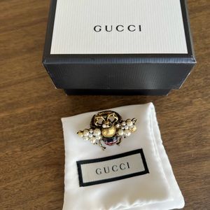 AUTHENTIC Gucci bee ring, pearls and red crystals with original box and dust bag